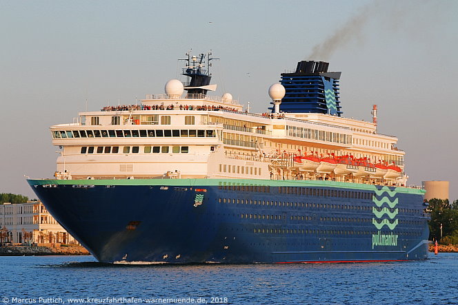 Das Kreuzfahrtschiff ZENITH am 19. Mai 2018 im Kreuzfahrthafen Warnem&uuml;nde in der Hansestadt Rostock.