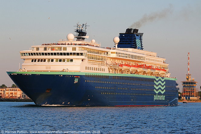 Das Kreuzfahrtschiff ZENITH am 19. Mai 2018 im Kreuzfahrthafen Warnem&uuml;nde in der Hansestadt Rostock.