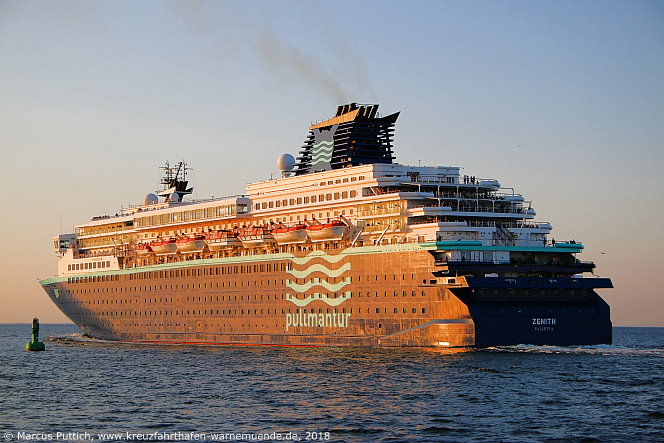 Das Kreuzfahrtschiff ZENITH am 19. Mai 2018 im Kreuzfahrthafen Warnem&uuml;nde in der Hansestadt Rostock.