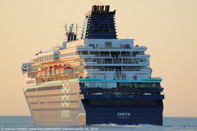 Das Kreuzfahrtschiff ZENITH am 19. Mai 2018 im Kreuzfahrthafen Warnem&uuml;nde in der Hansestadt Rostock.