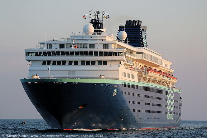 Das Kreuzfahrtschiff ZENITH am 28. Juli 2018 im Kreuzfahrthafen Warnem&uuml;nde in der Hansestadt Rostock.