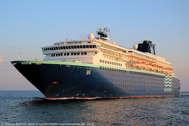 Das Kreuzfahrtschiff ZENITH am 28. Juli 2018 im Kreuzfahrthafen Warnem&uuml;nde in der Hansestadt Rostock.