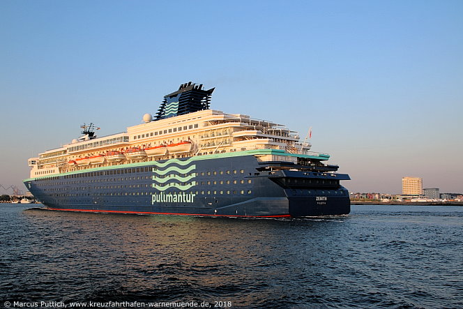 Das Kreuzfahrtschiff ZENITH am 28. Juli 2018 im Kreuzfahrthafen Warnem&uuml;nde in der Hansestadt Rostock.