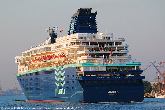 Das Kreuzfahrtschiff ZENITH am 28. Juli 2018 im Kreuzfahrthafen Warnem&uuml;nde in der Hansestadt Rostock.