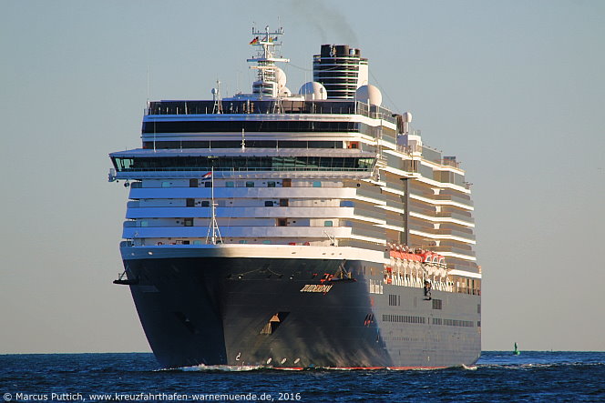 Das Kreuzfahrtschiff ZUIDERDAM am 11. Juni 2016 im Kreuzfahrthafen Warnem&uuml;nde in der Hansestadt Rostock.